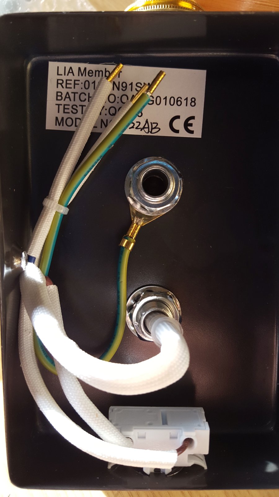 Earth connection metal/Brass wall light fittings DIYnot Forums