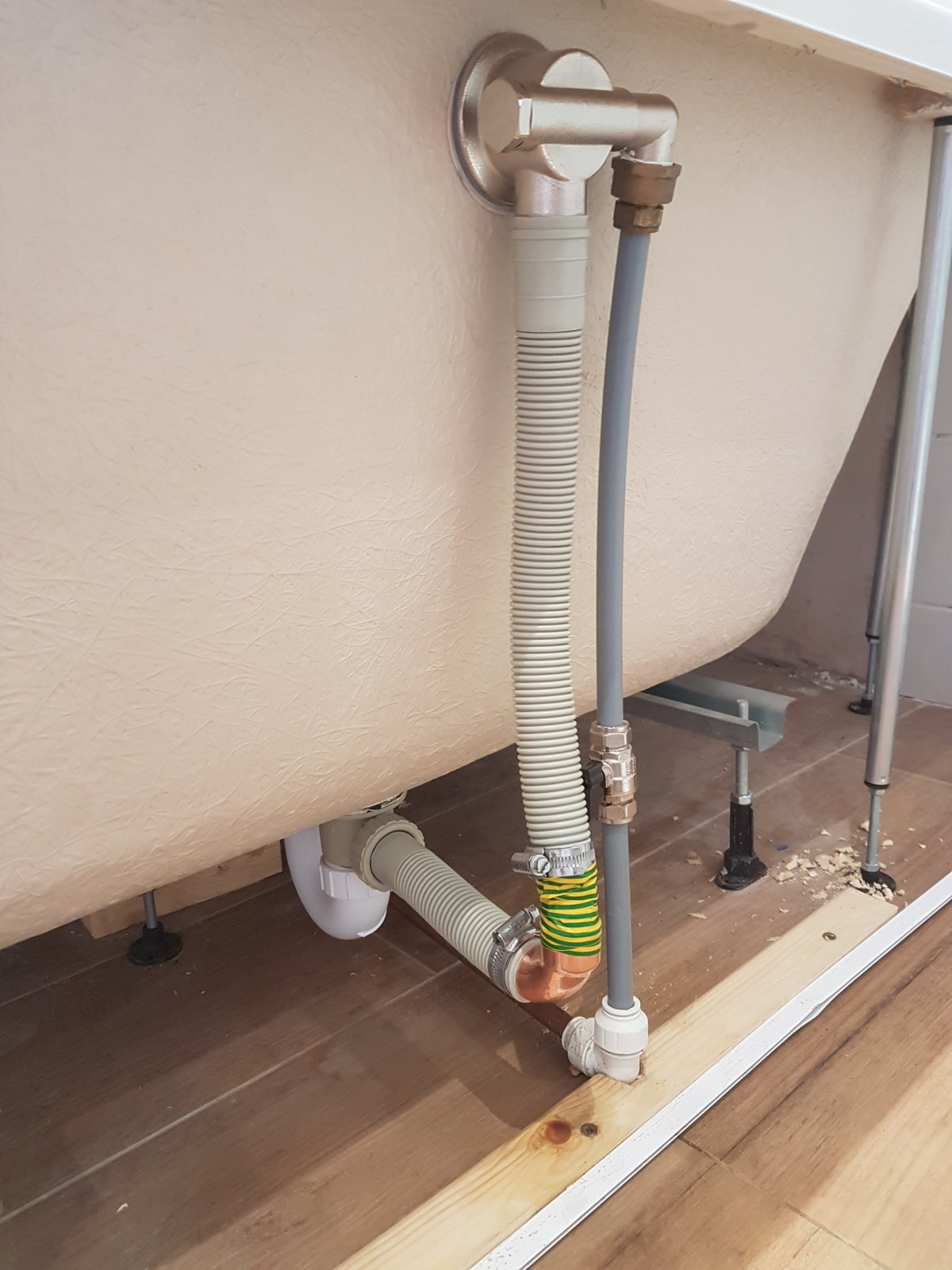 Bath flexible overflow pipe snapped how to fix? DIYnot Forums