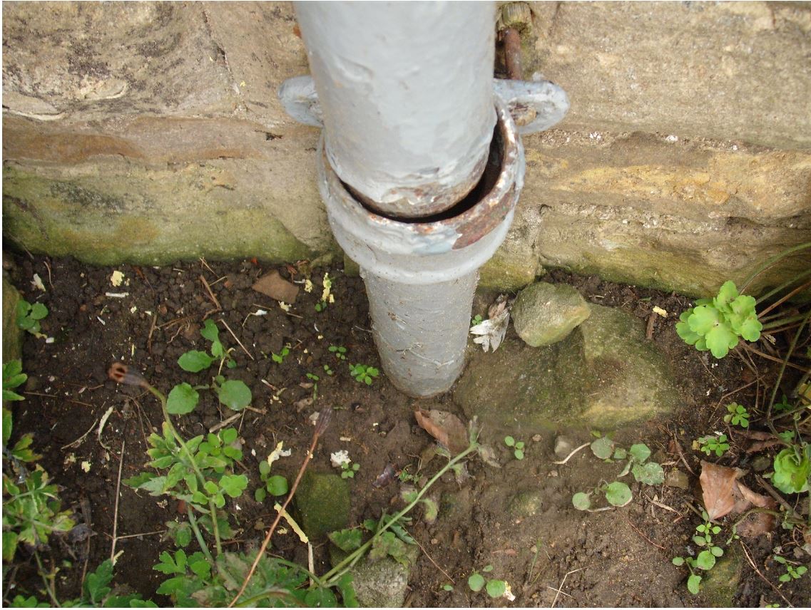 Blocked downpipe turns out to end 5" below ground not connected to