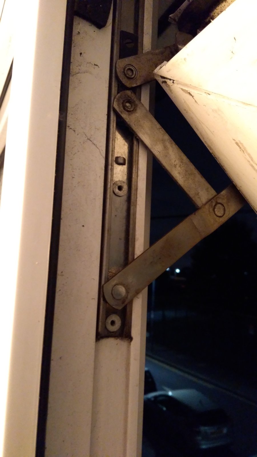 uPVC window with Broken hinge and removing insert screw DIYnot Forums