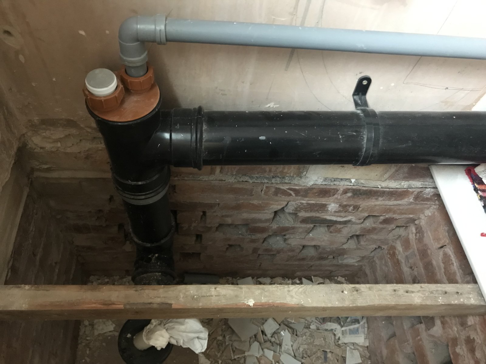 basin waste water noisy when it hits soil pipe DIYnot Forums