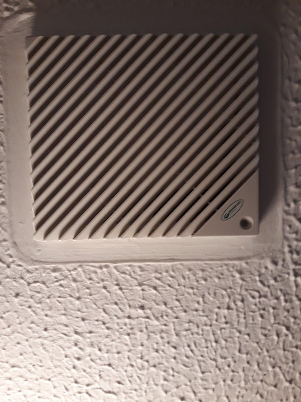 Bathroom fan blowing DIYnot Forums