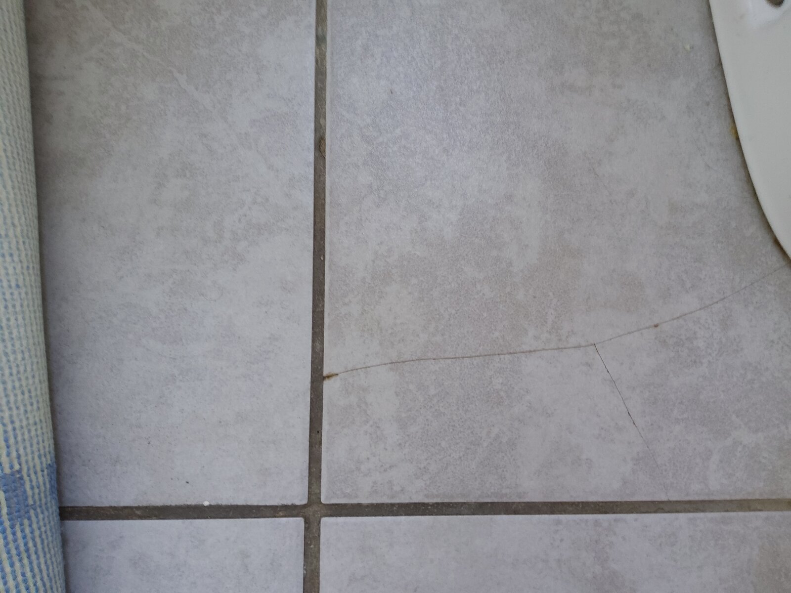 Cracked floor tile DIYnot Forums