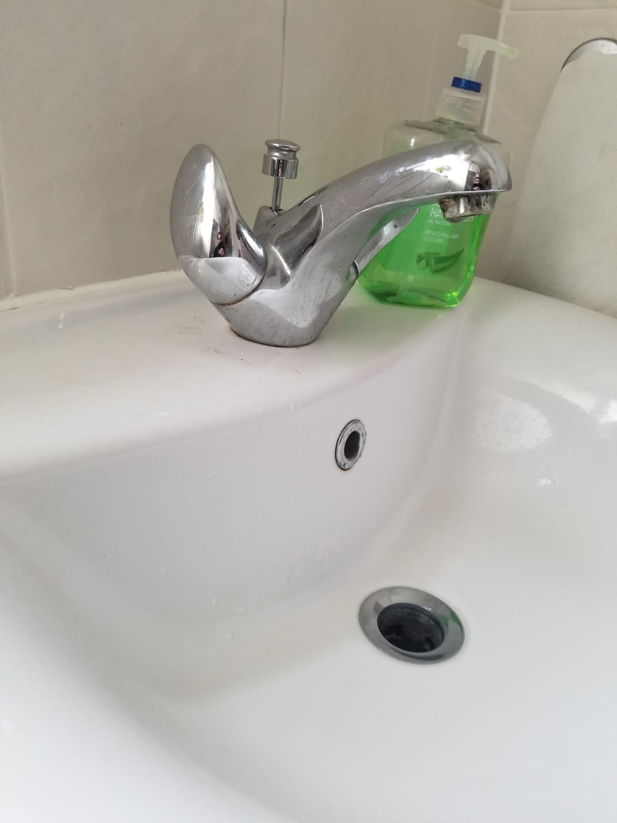 Hot water won't come out of one tap DIYnot Forums