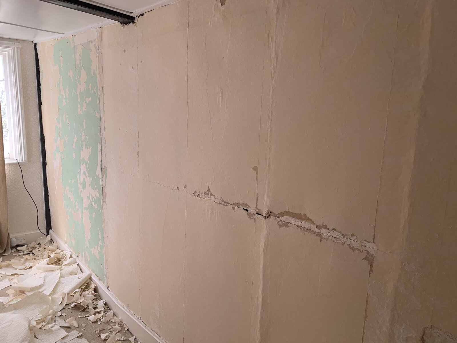 Wallpapering uneven/cracked wall DIYnot Forums