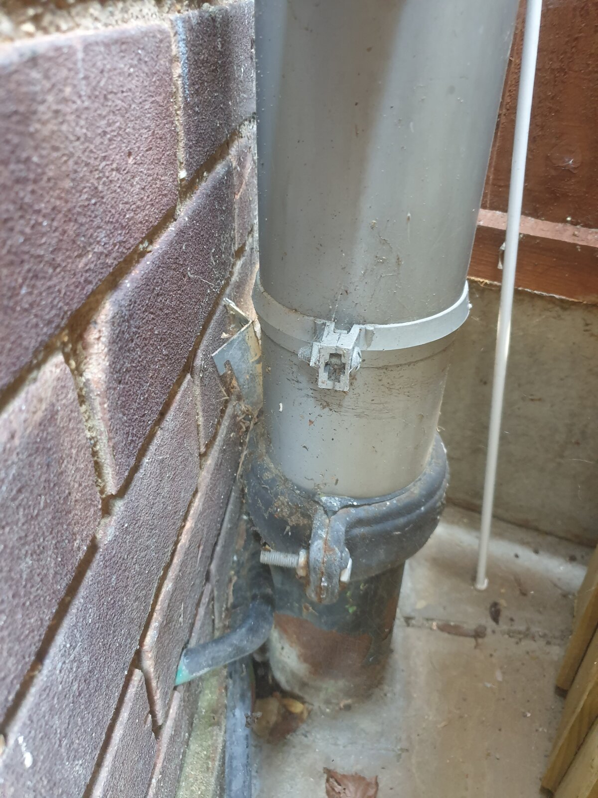 Can I join a new waste pipe to an exisiting cast iron soil stack