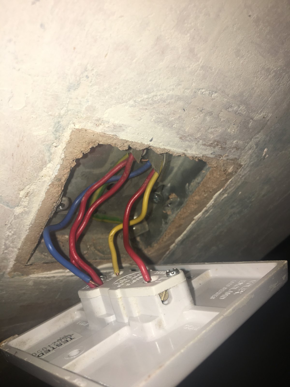 2 way light switch with 3 red wires help DIYnot Forums