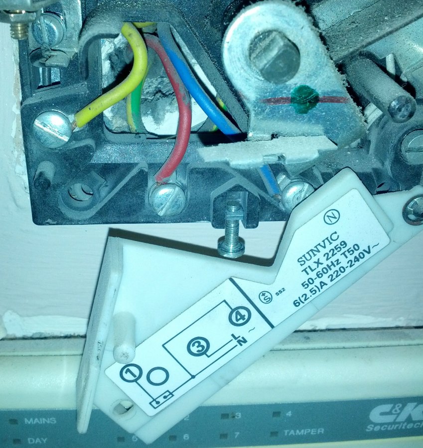 Changing room thermostat; help with wiring needed please
