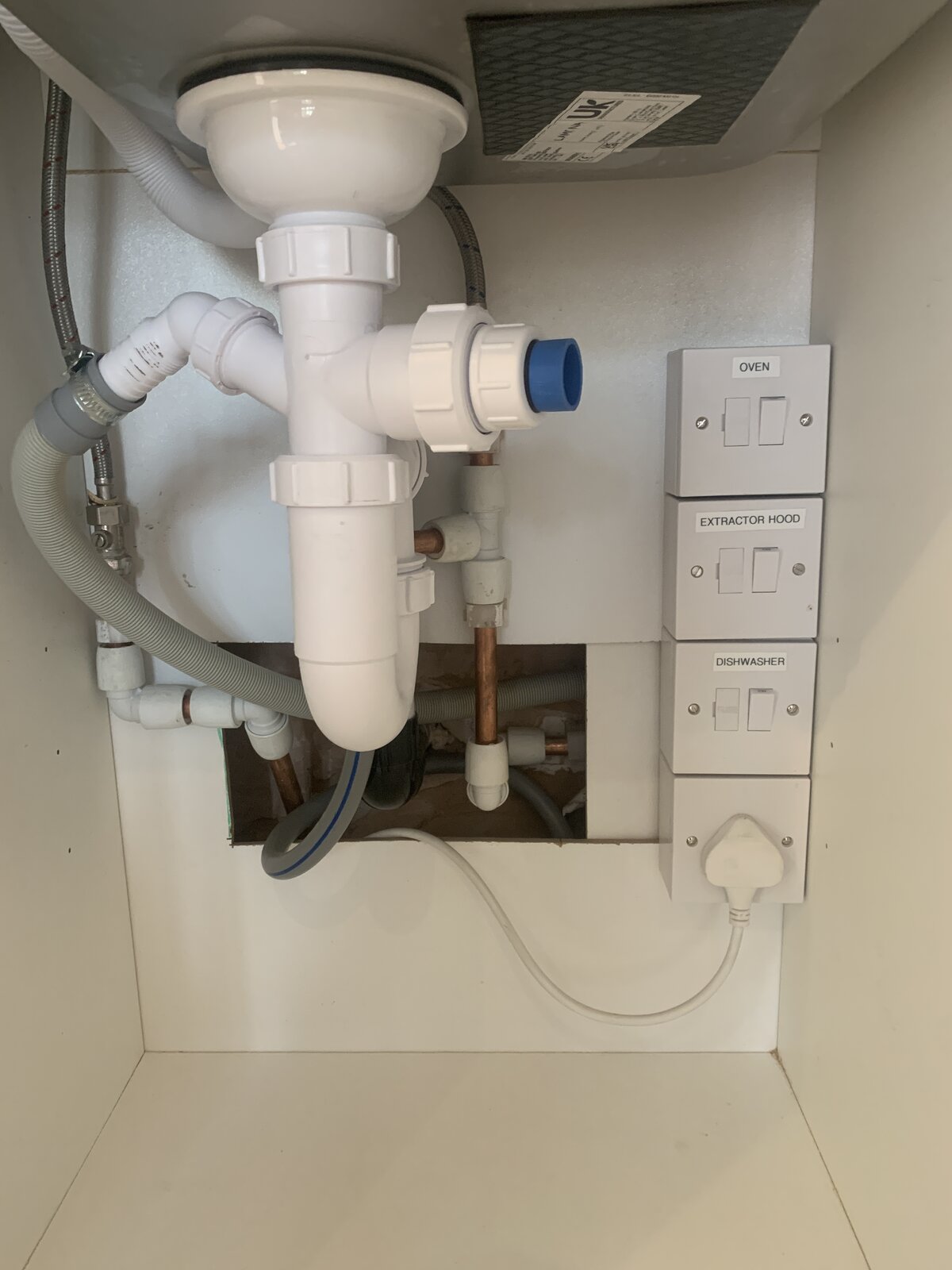 Damsel in Distress! Elec sockets under sink? DIYnot Forums