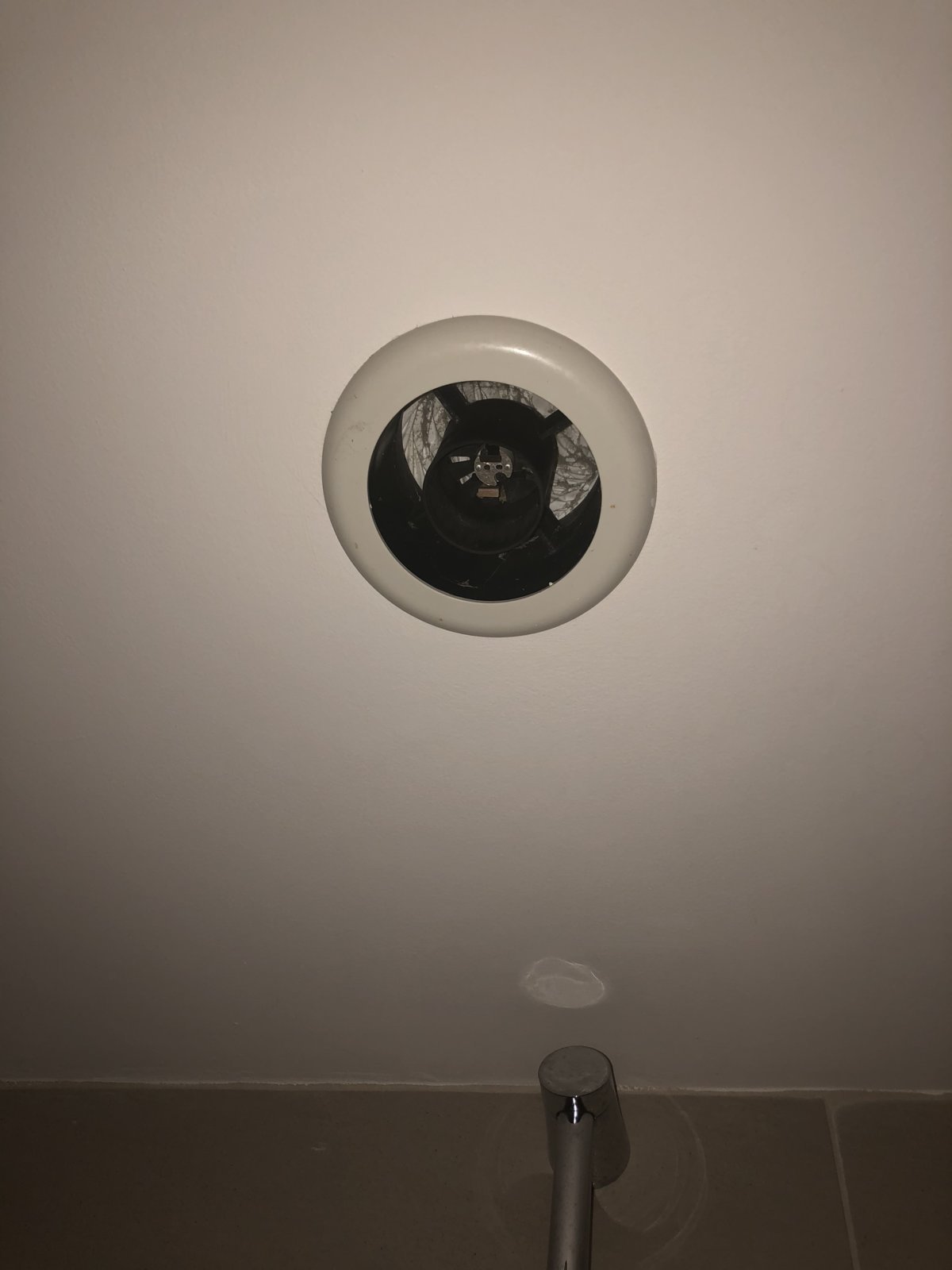 How To Change Light Bulb In Bathroom Extractor Fan Shelly Lighting