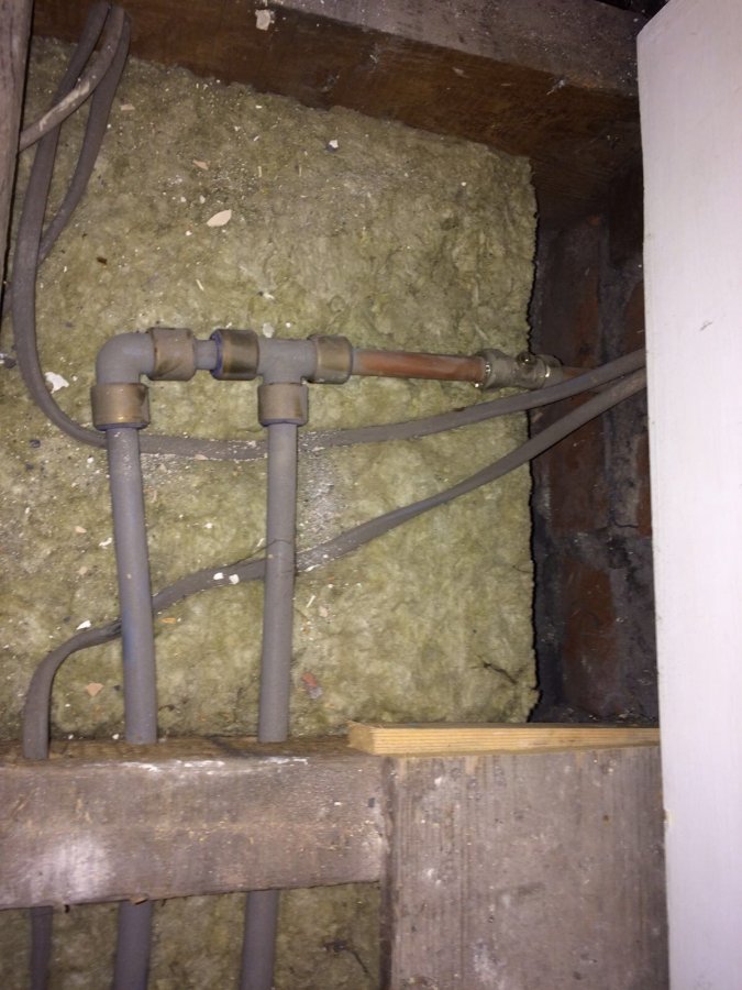 The flat upstairs is leaking water into my flat DIYnot Forums