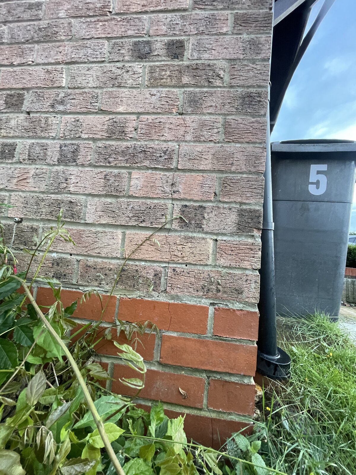 Exterior vertical hairline crack. Reason to worry? DIYnot Forums