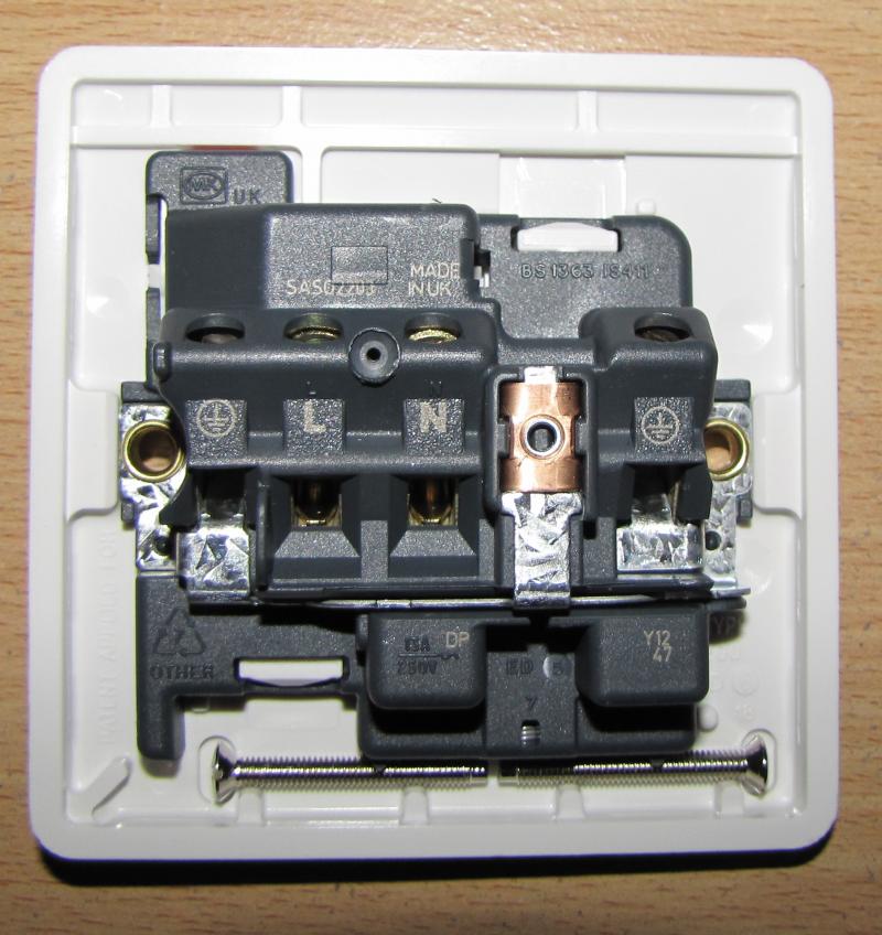 Double pole, single gang, switch plug socket. Earth Terminal DIYnot