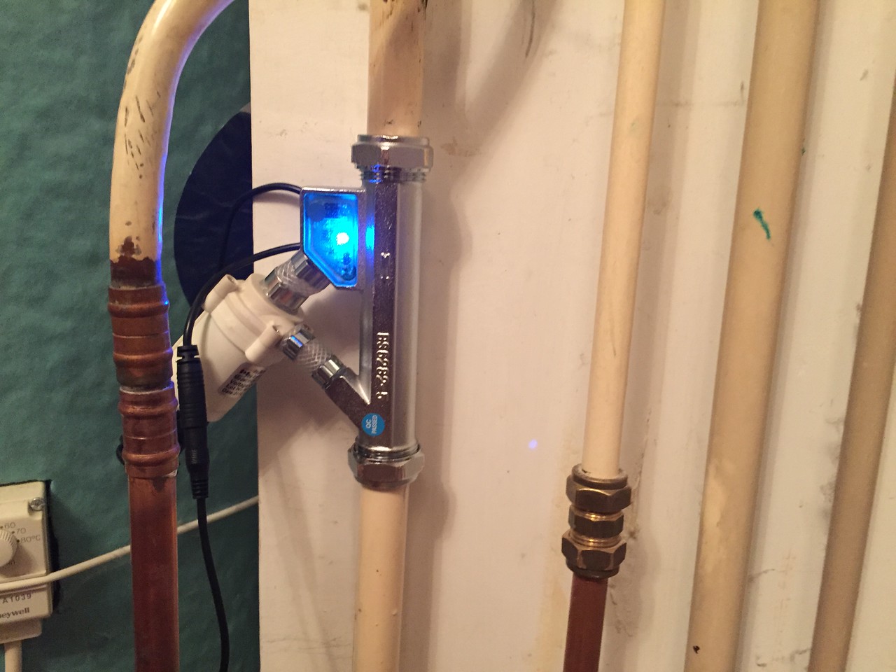 Single Impeller Pump to increase gravity fed hot water pressure to taps