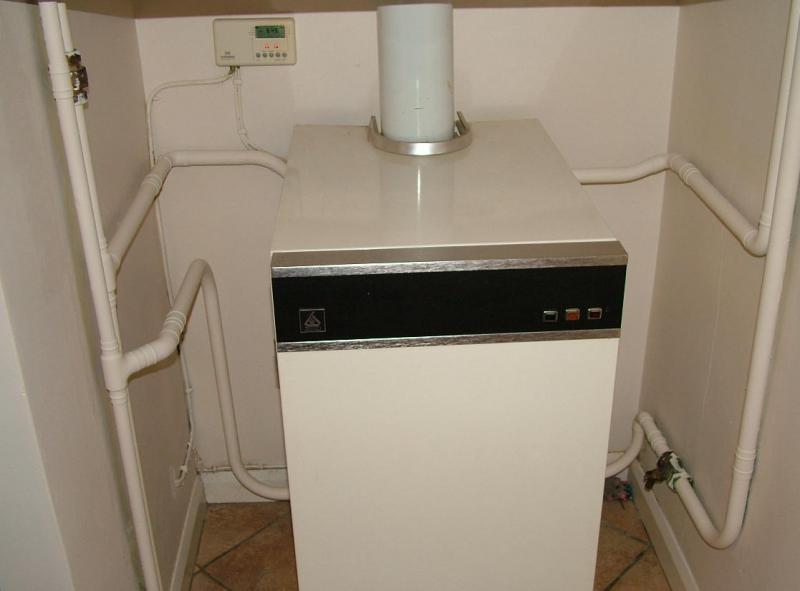 upstairs radiators get warm when the hot water is one. DIYnot Forums