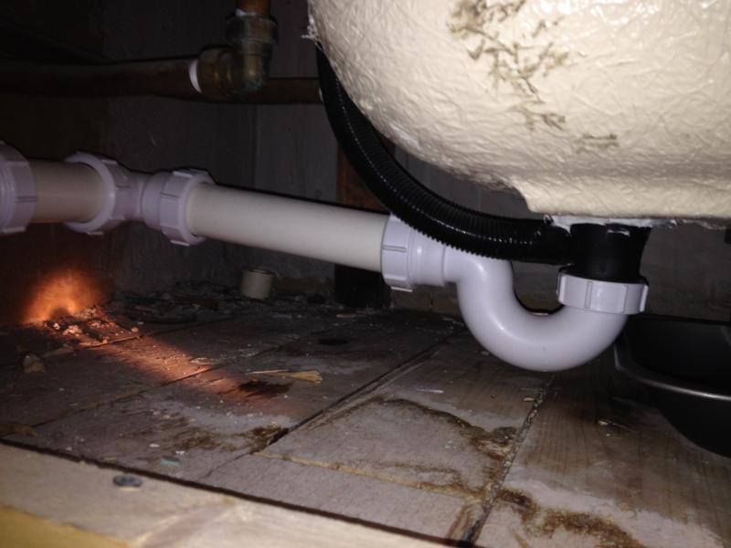 Bath waste pipe angle. DIYnot Forums
