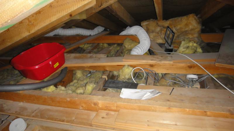 Wiring in loft - safe or not? | DIYnot Forums