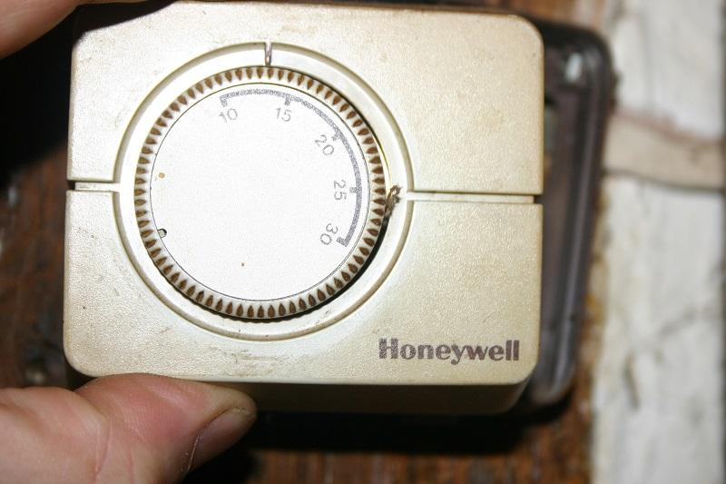 Replace old Honeywell Thermostat with CM907 | DIYnot Forums