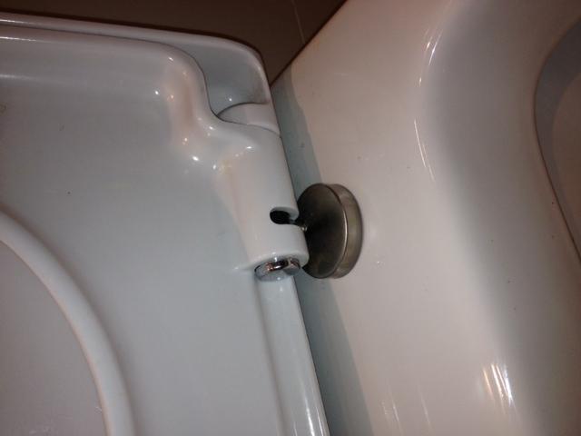 Easy one how to tighten toilet seat?! DIYnot Forums