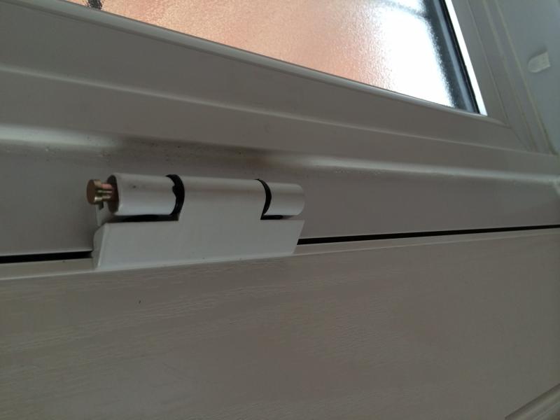 Pin coming up out of the hinge of my composite door why? DIYnot Forums