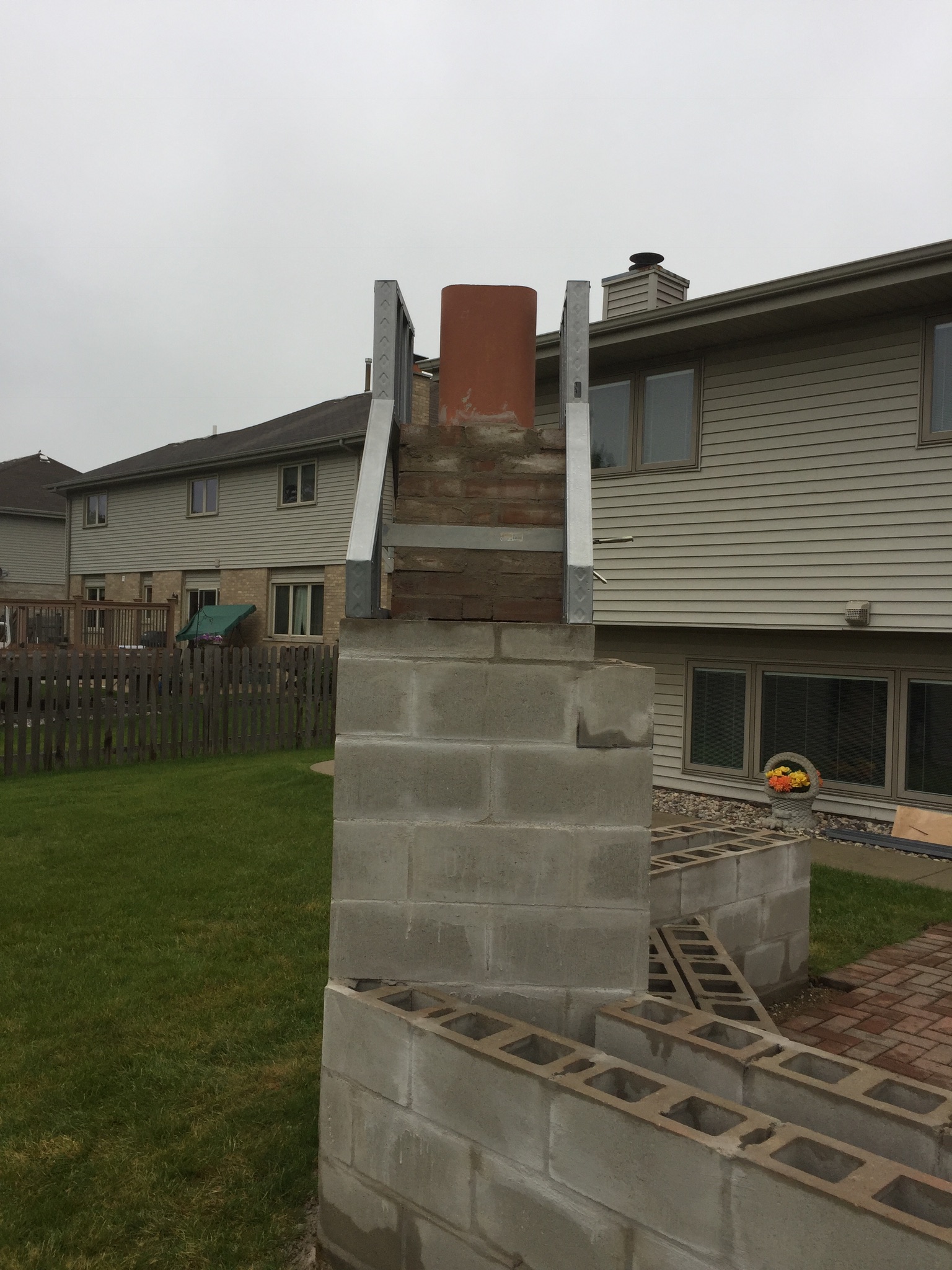 cinder blocks Your DIY Outdoor Fireplace Headquarters