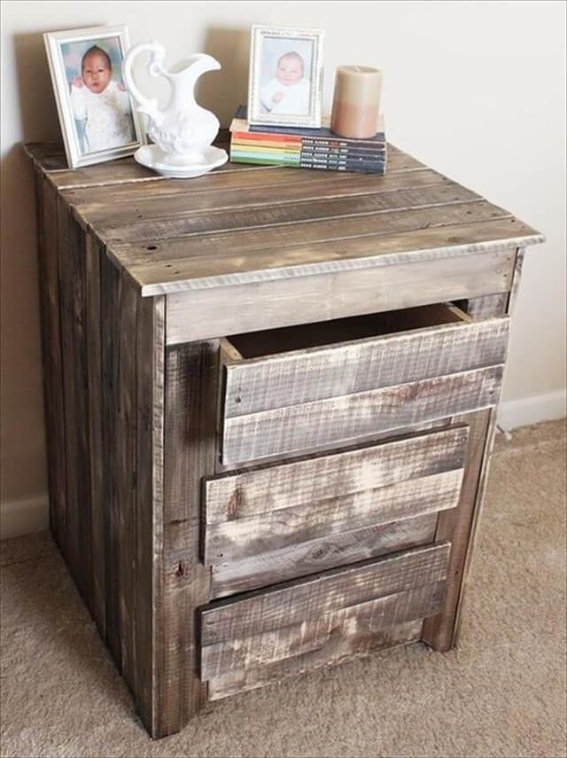 26 DIY Pallet Side Table DIY to Make