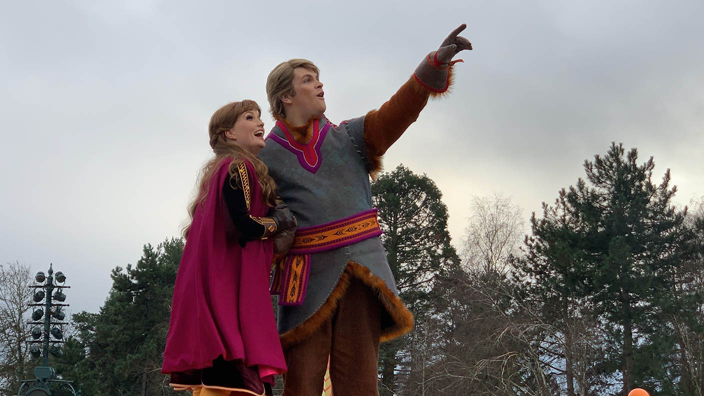 Frozen 2 An Enchanted Journey Review DLP Town Square Disneyland