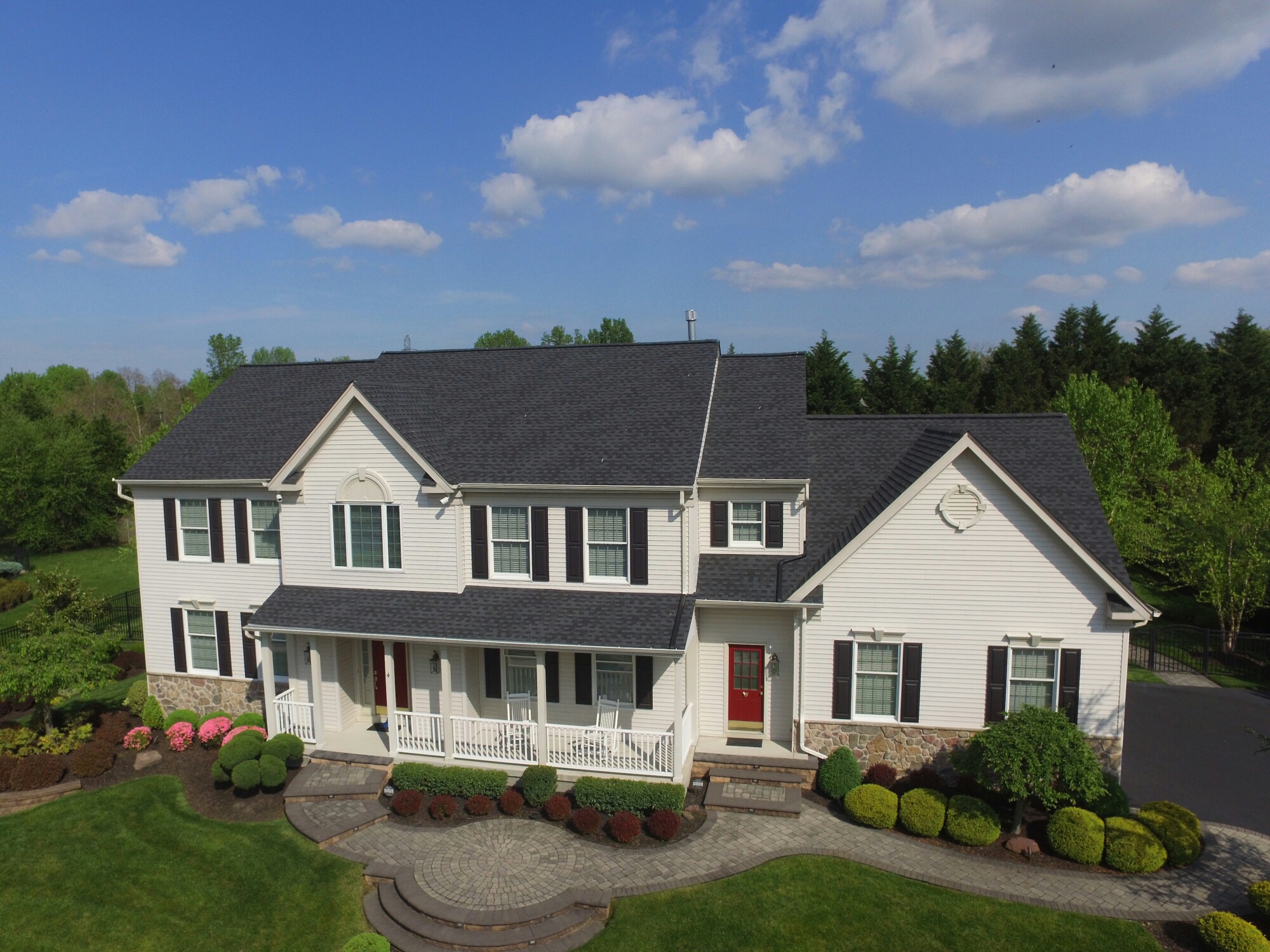 Dark Shingles vs. Light Shingles Which Should You Choose? South