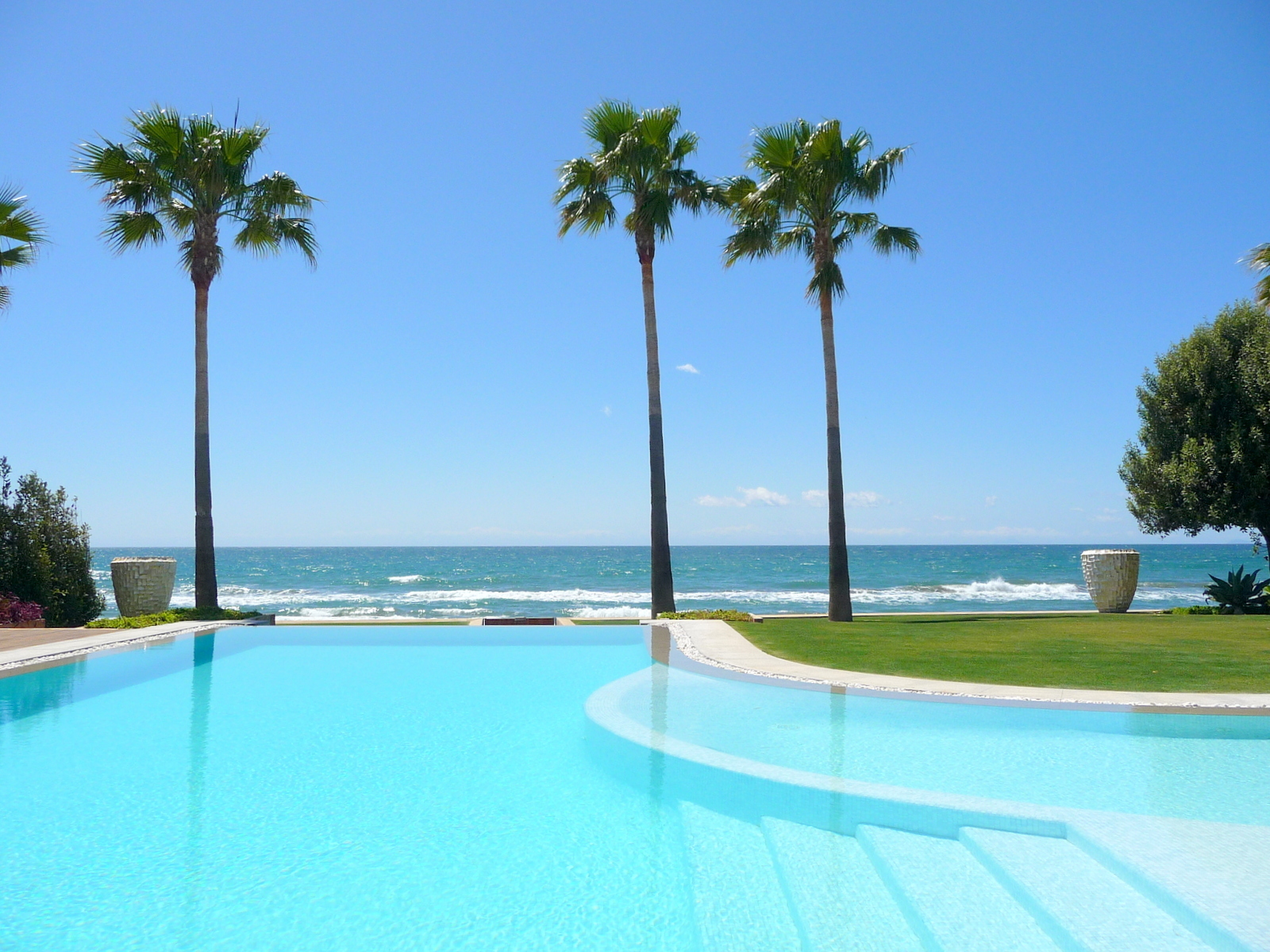 Beachfront properties for sale in Marbella