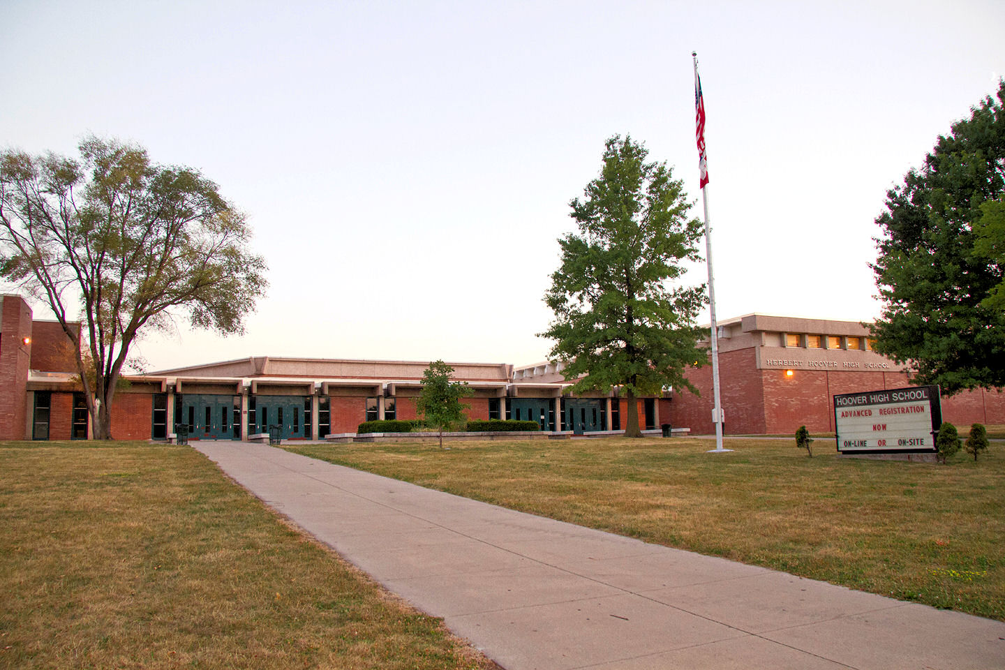 Flag Dedication Ceremony Honors Fallen Hoover High Alum Des Moines