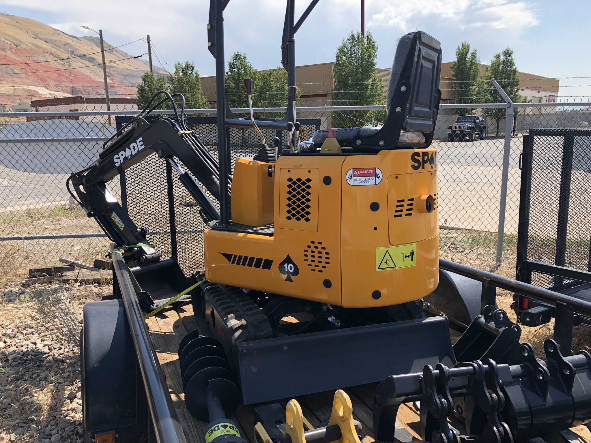 10 GATE KEEPER MINI EXCAVATOR & ATTACHMENTS Dogface Heavy Equipment