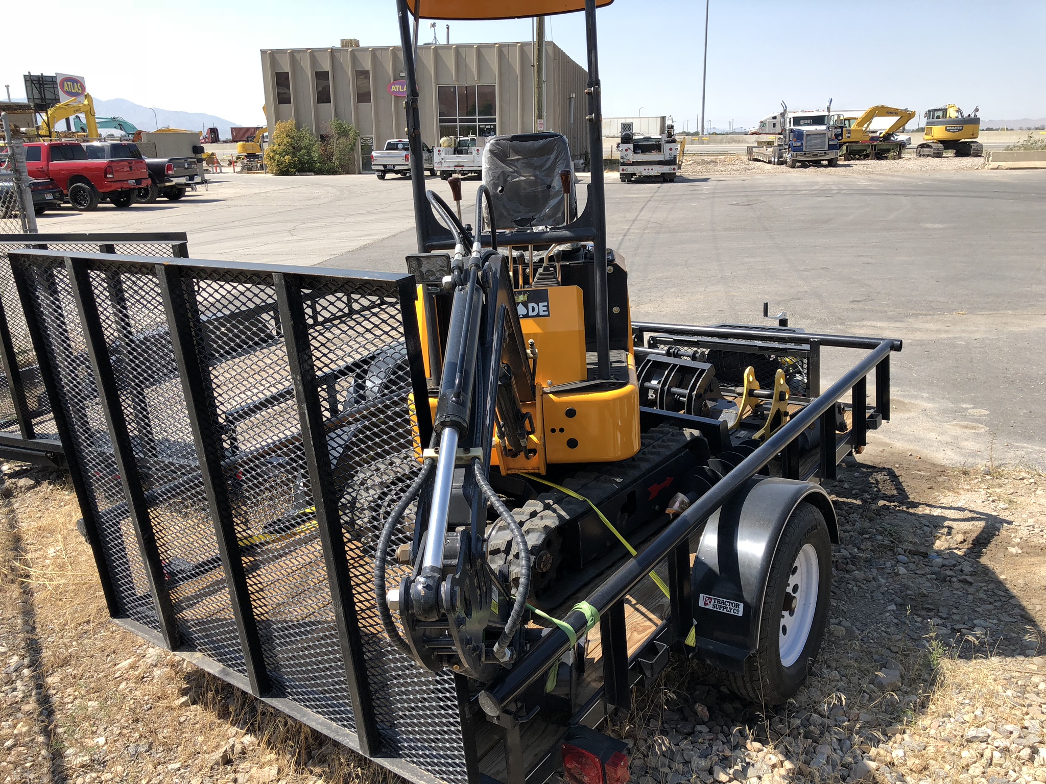 10 GATE KEEPER MINI EXCAVATOR & ATTACHMENTS Dogface Heavy Equipment