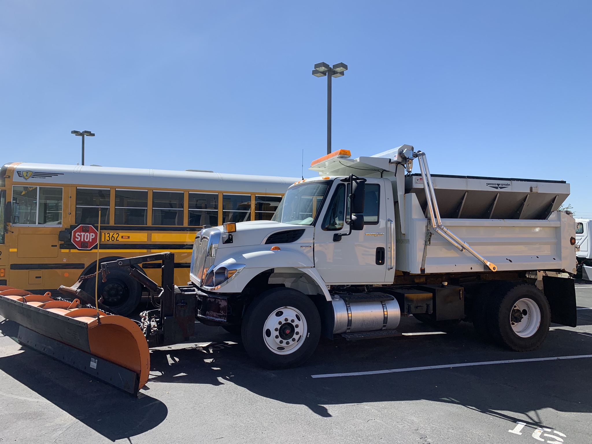 7400 BOBTAIL DUMP TRUCK WITH A SNOW PLOW & SPREADER Dogface Heavy