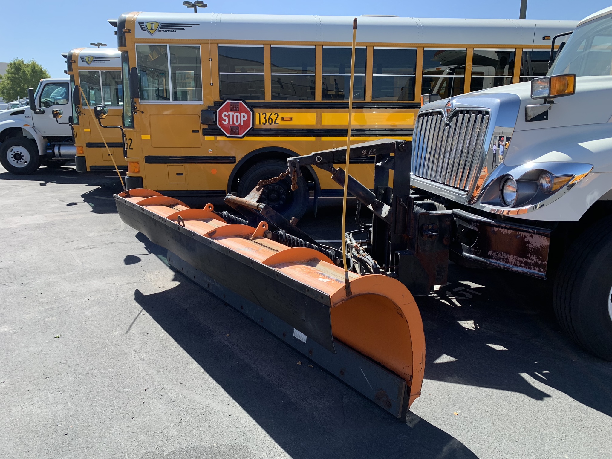 7400 BOBTAIL DUMP TRUCK WITH A SNOW PLOW & SPREADER Dogface Heavy