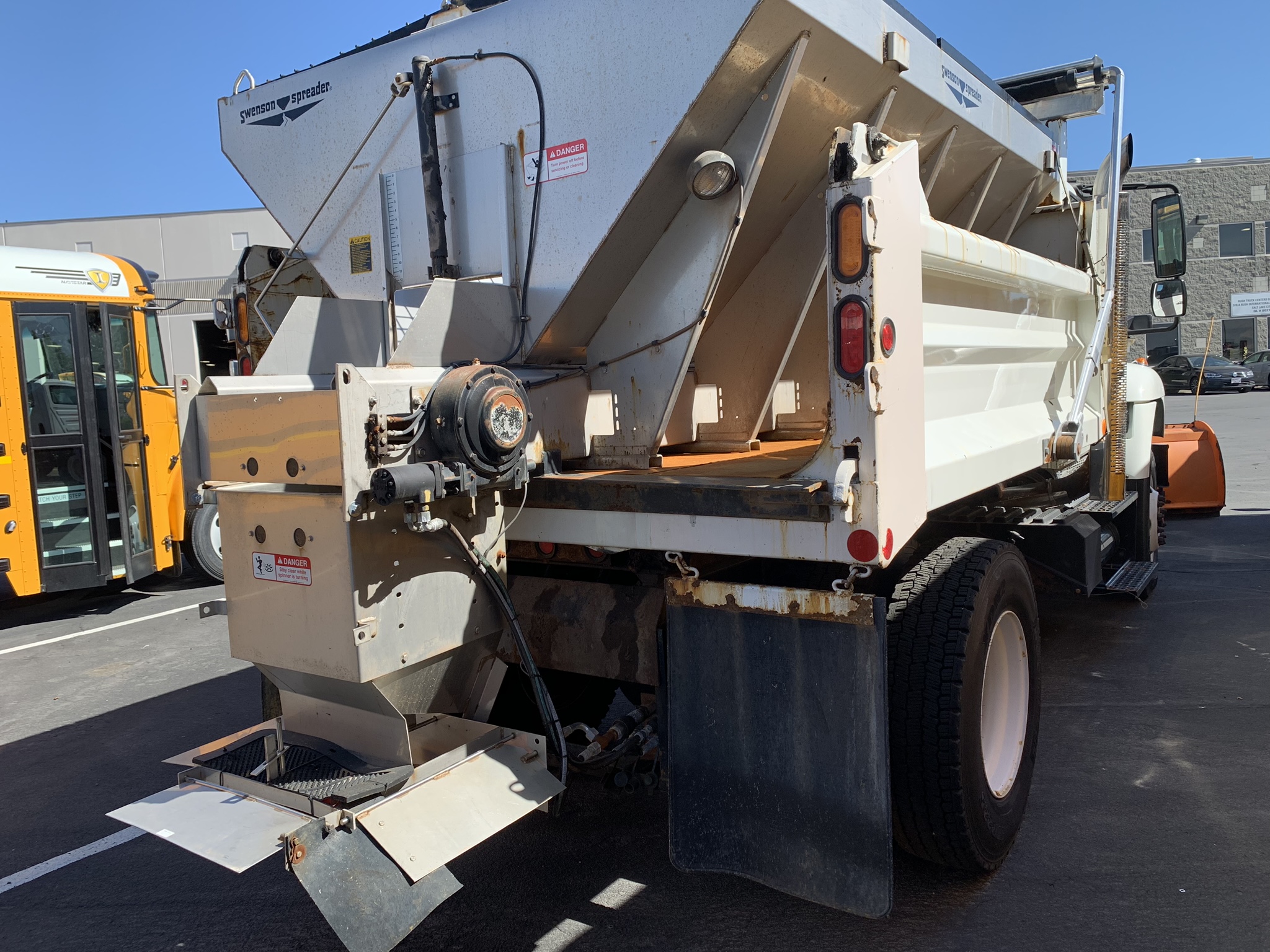 7400 BOBTAIL DUMP TRUCK WITH A SNOW PLOW & SPREADER Dogface Heavy
