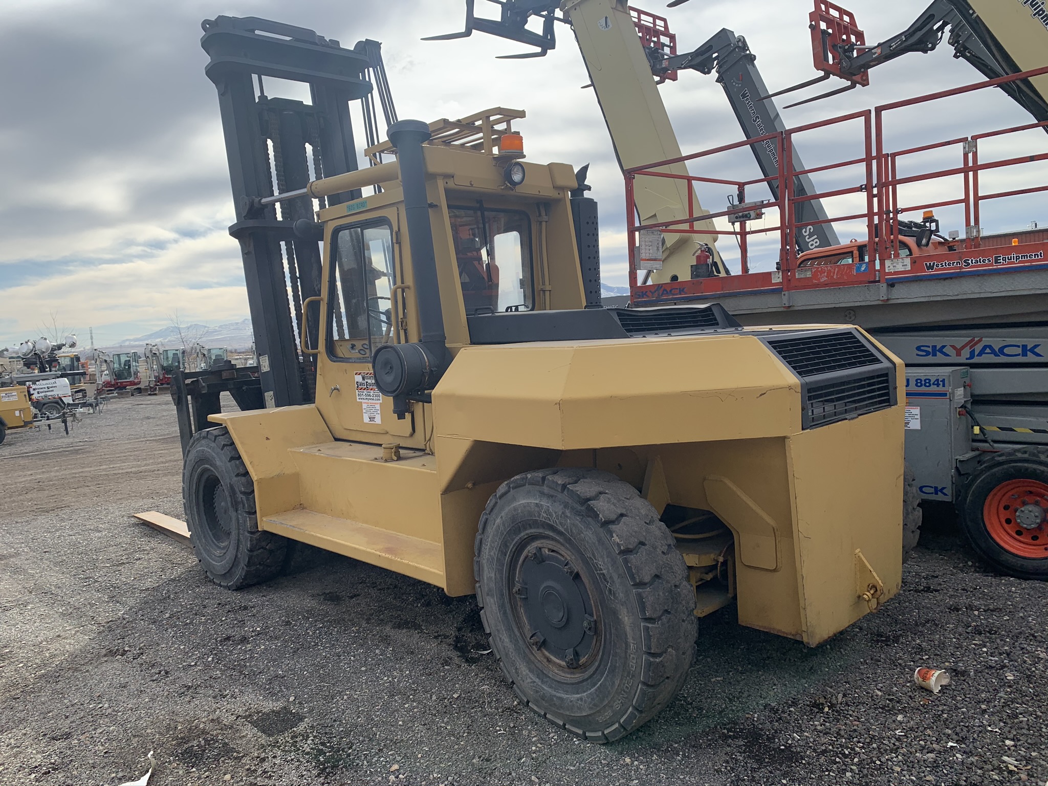 30,000 Pound Yard Forklift Dogface Heavy Equipment Sales Dogface