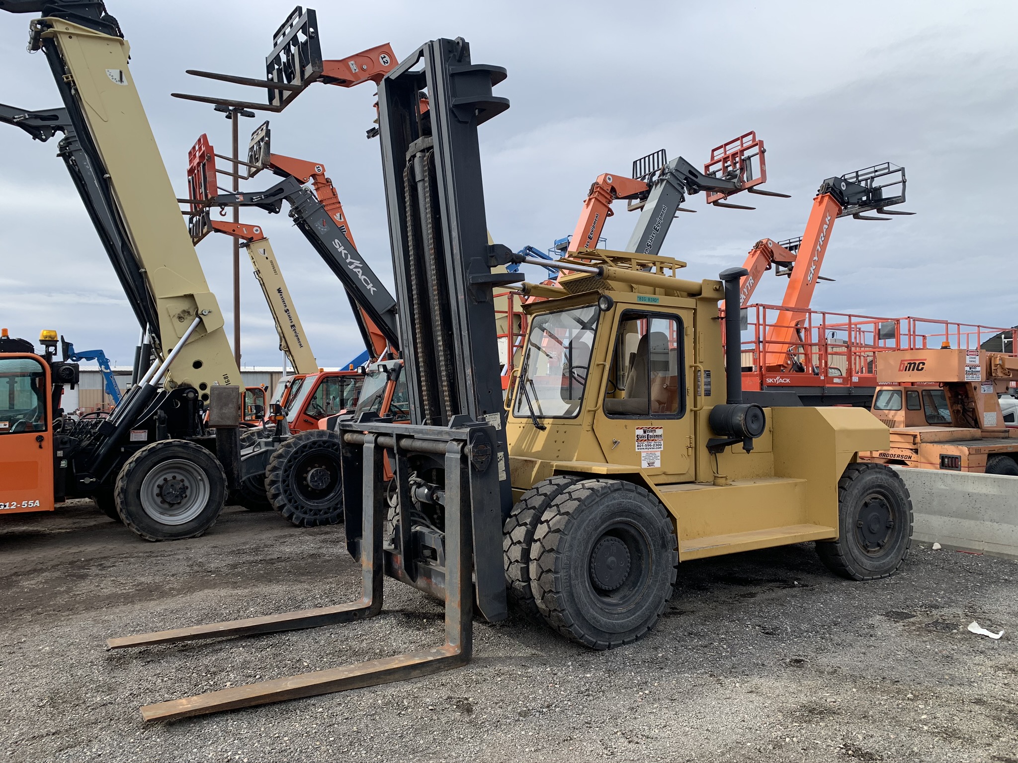 30,000 Pound Yard Forklift Dogface Heavy Equipment Sales Dogface