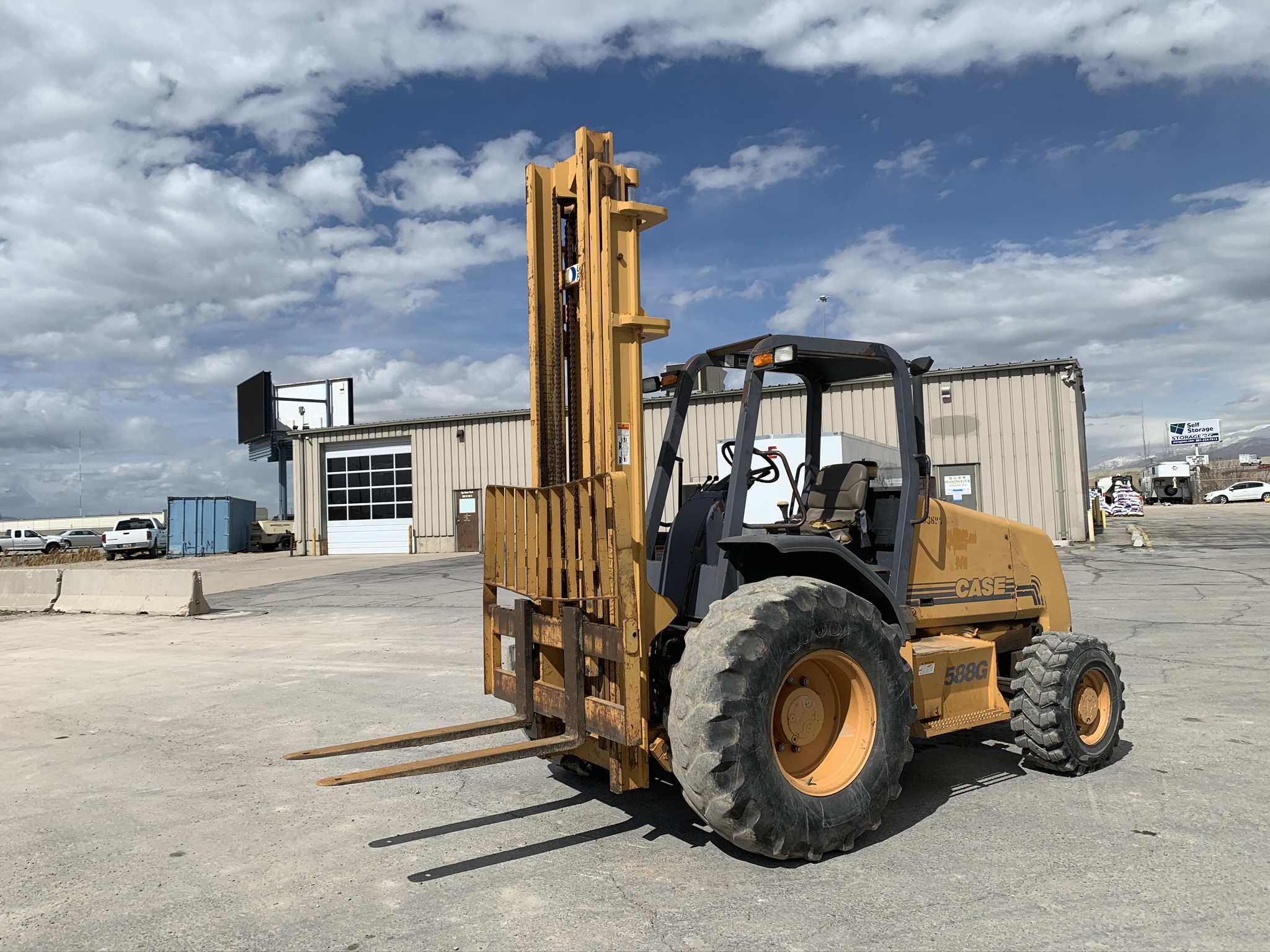 588G 8,000 POUND FORKLIFT Dogface Heavy Equipment Sales Dogface
