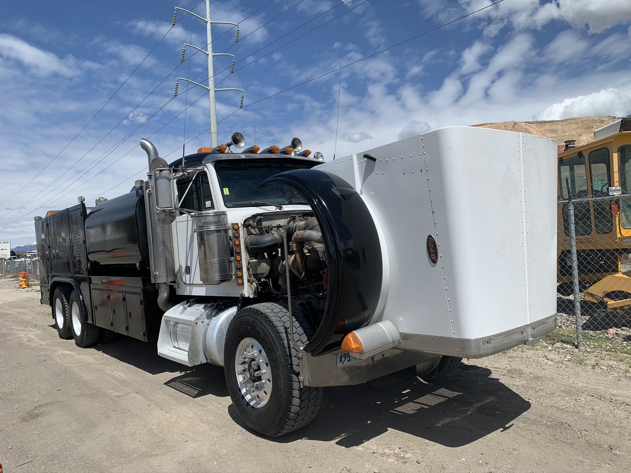 379 LUBE TRUCK Dogface Heavy Equipment Sales Dogface Heavy