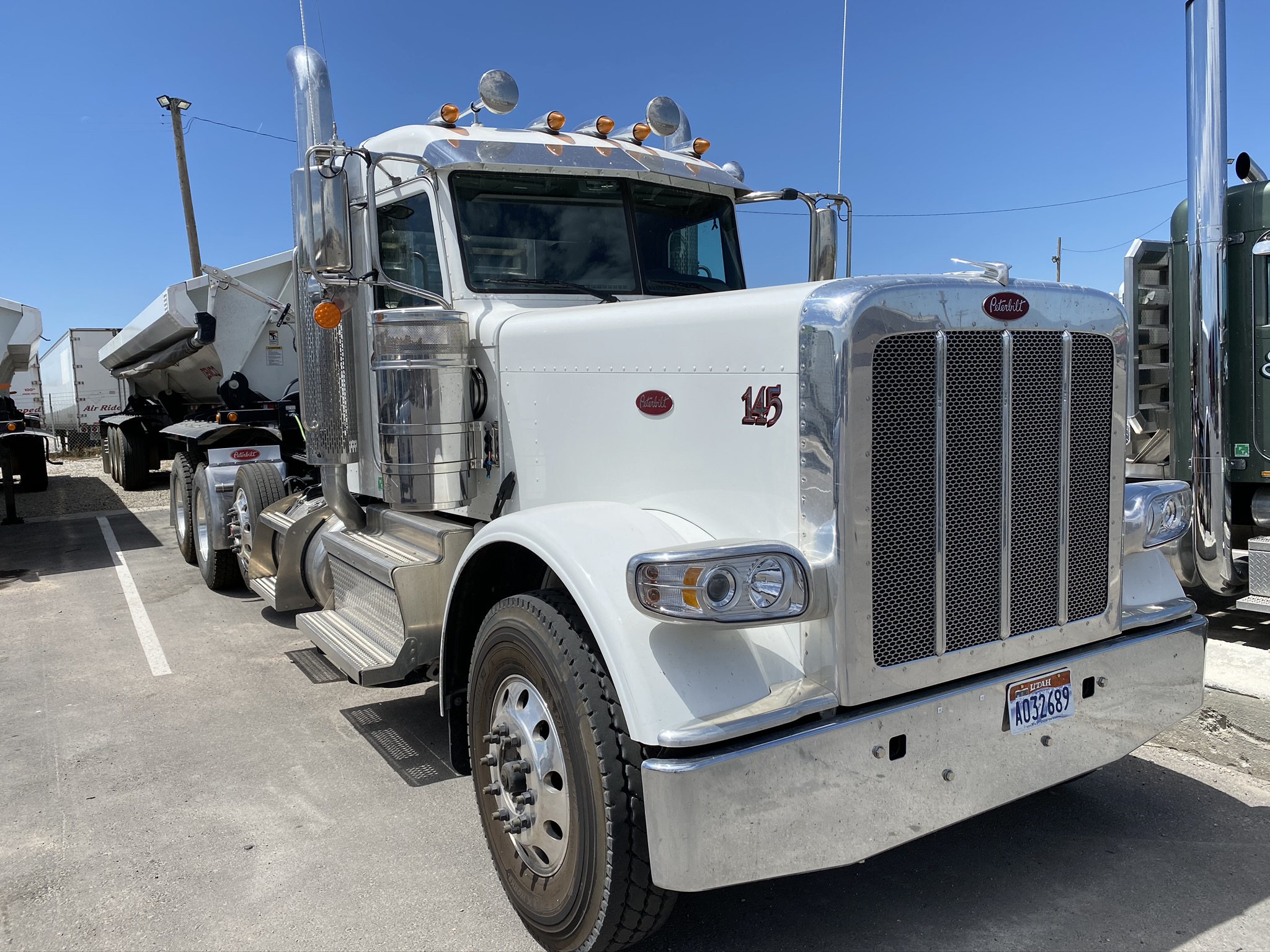 389 EXTENDED DAY CAB TRUCK AND 4 AXLE SIDE DUMP SET - Dogface Heavy