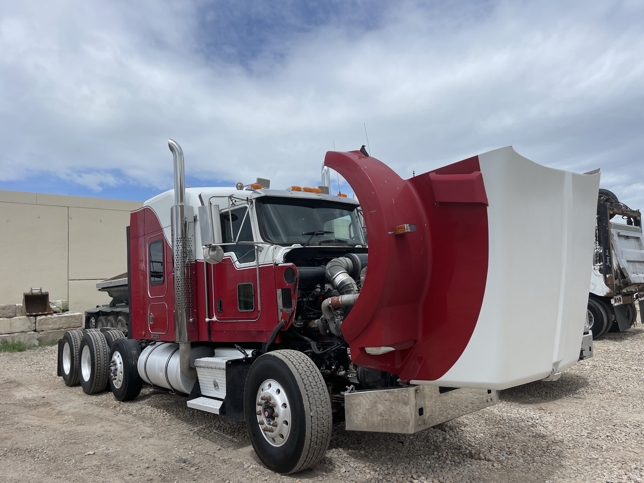 T800 AREO CAB SLEEPER TRUCK Dogface Heavy Equipment Sales Dogface