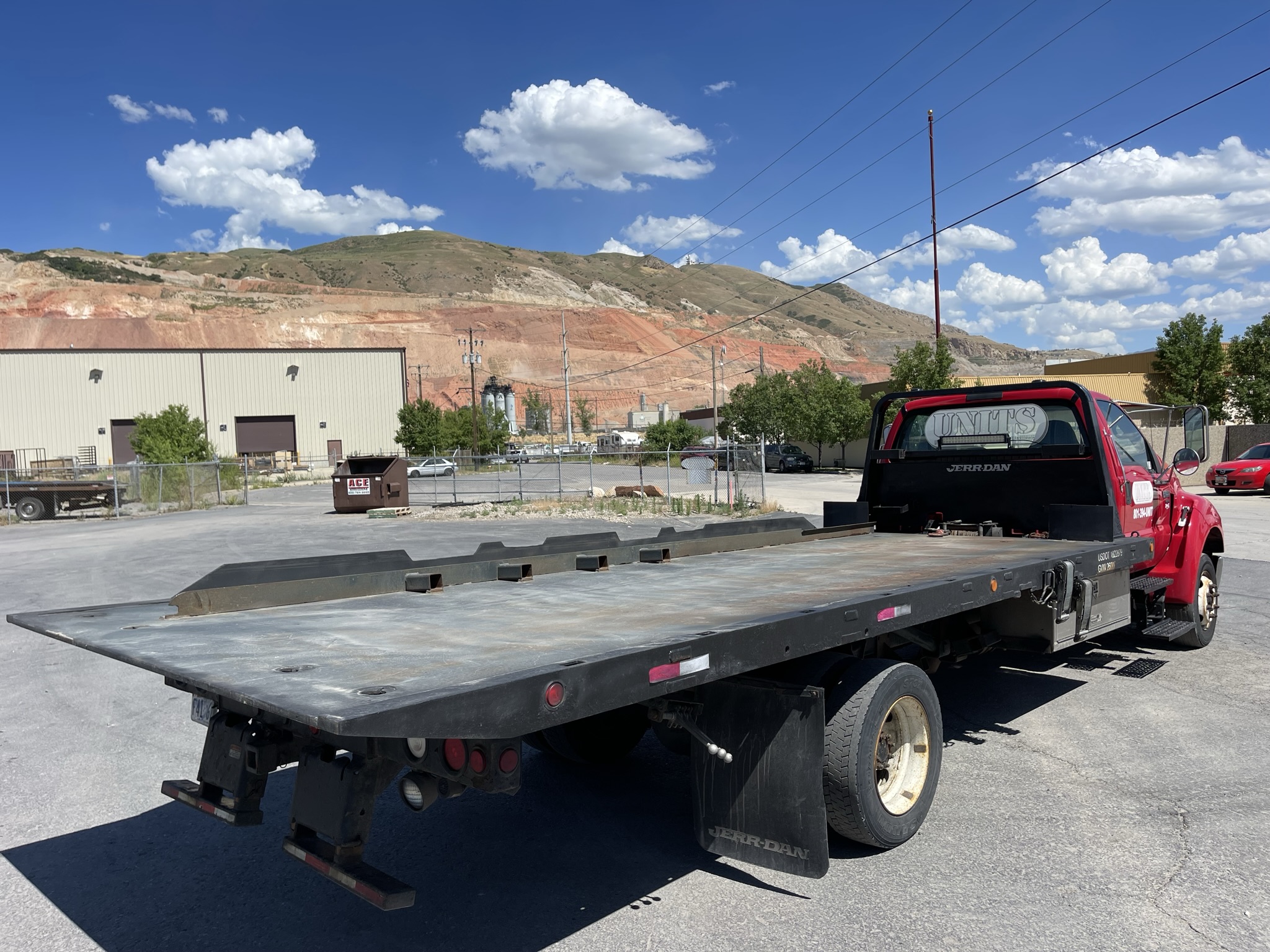 F650 4X2 FLATBED TOW TRUCK OR CONTAINER TRUCK Dogface Heavy Equipment