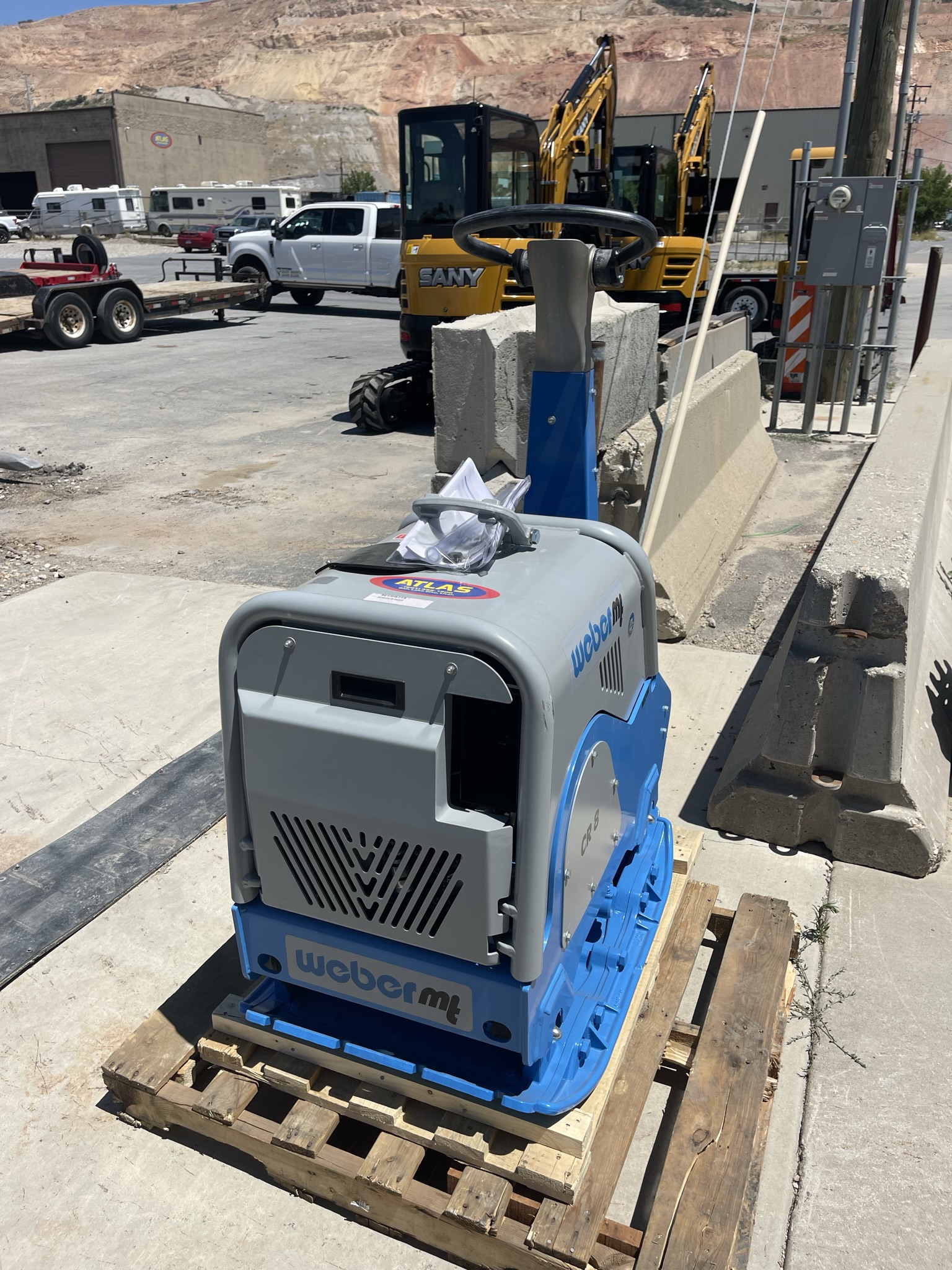 CR8 REVERSIBLE PLATE COMPACTOR Dogface Heavy Equipment Sales