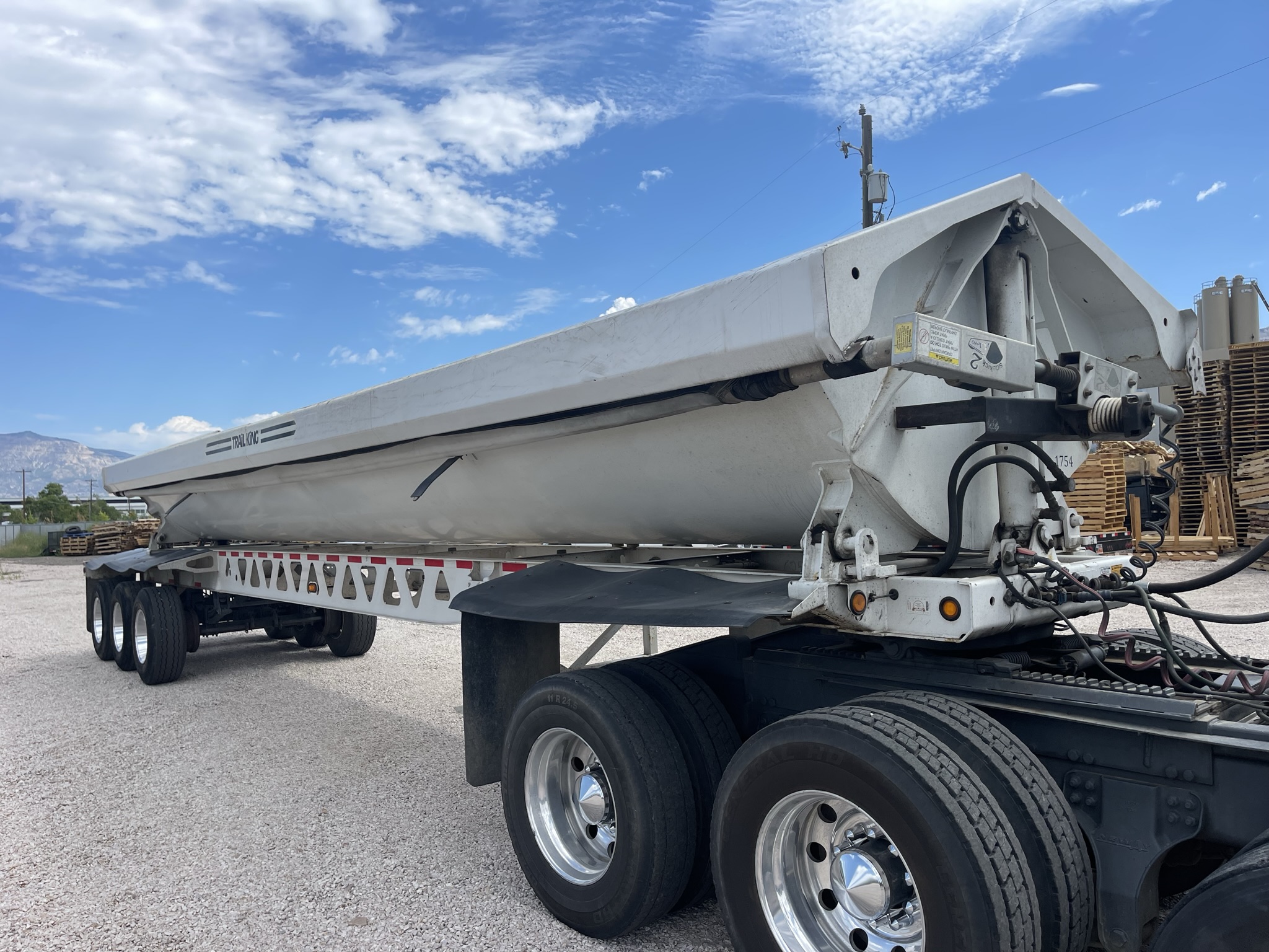 TK60SSD433 TRIPLE AXLE SIDE DUMP TRAILER Dogface Heavy Equipment