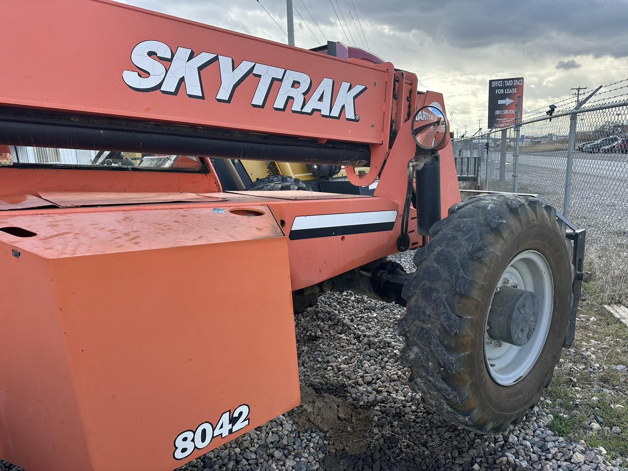 8,000 POUND 8042 TELEHANDLER, RT FOKLIFT Dogface Heavy Equipment