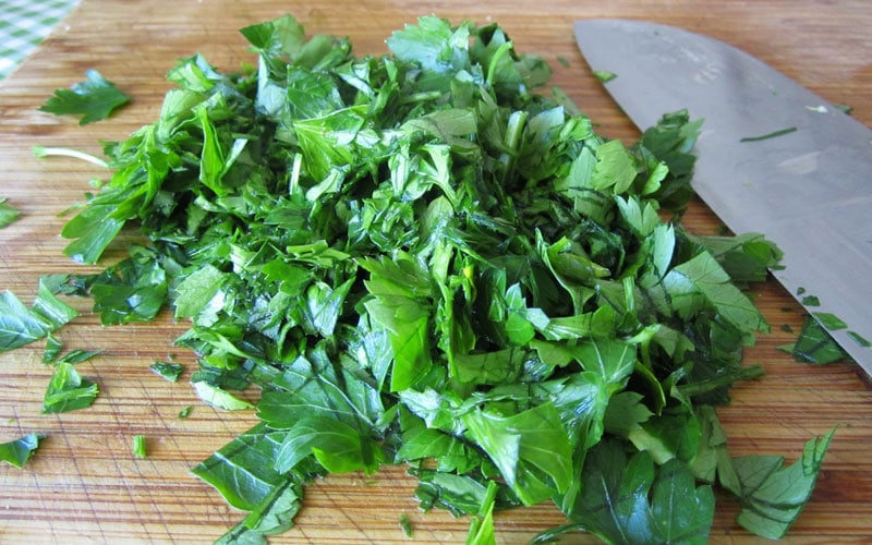 Can Dogs Eat Parsley? (2024 Guide)