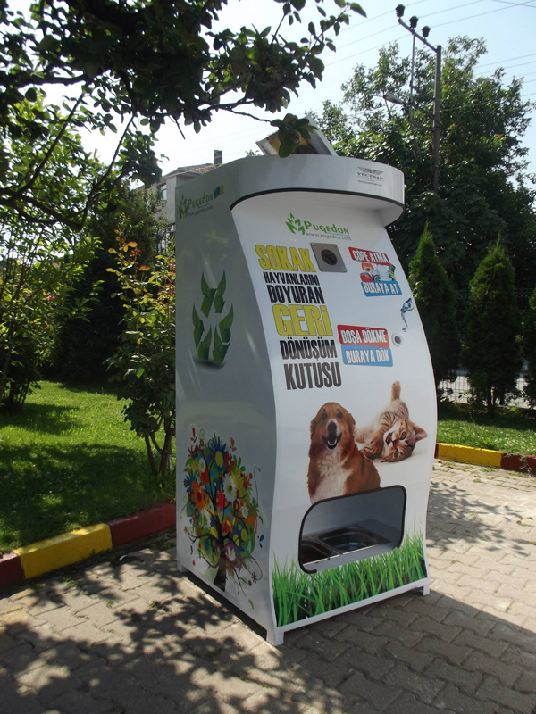 In Istanbul, Stray Dogs Get Their Food From Vending Machines