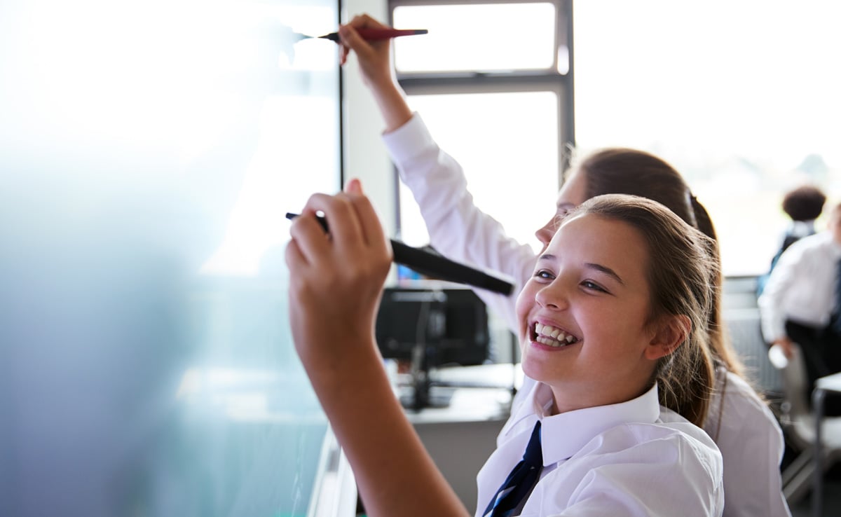THE BENEFITS OF INTERACTIVE WHITEBOARDS IN THE CLASSROOM Doing Better