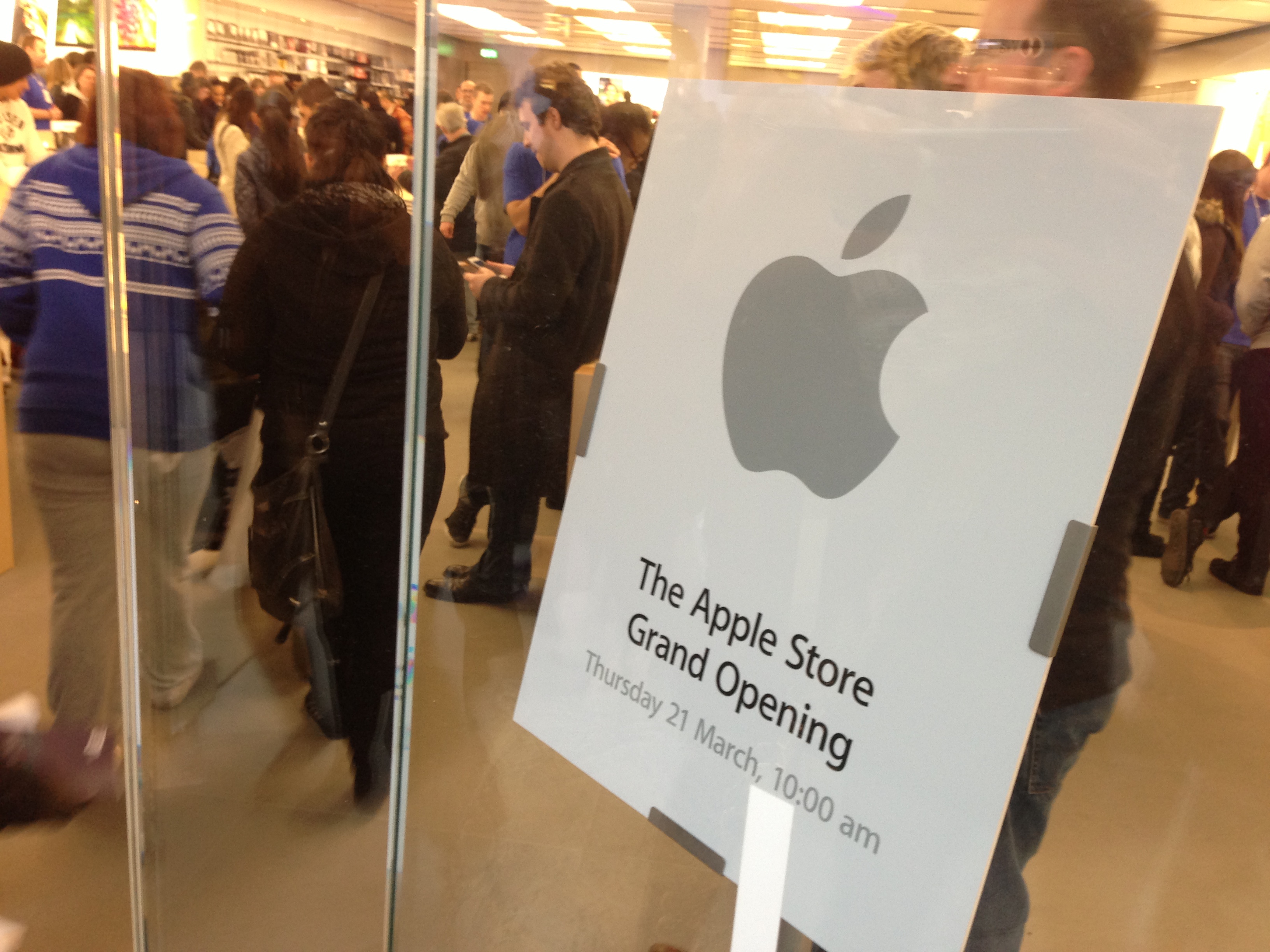 Apple Store Leeds Trinity Grand Opening DomainsFoundry
