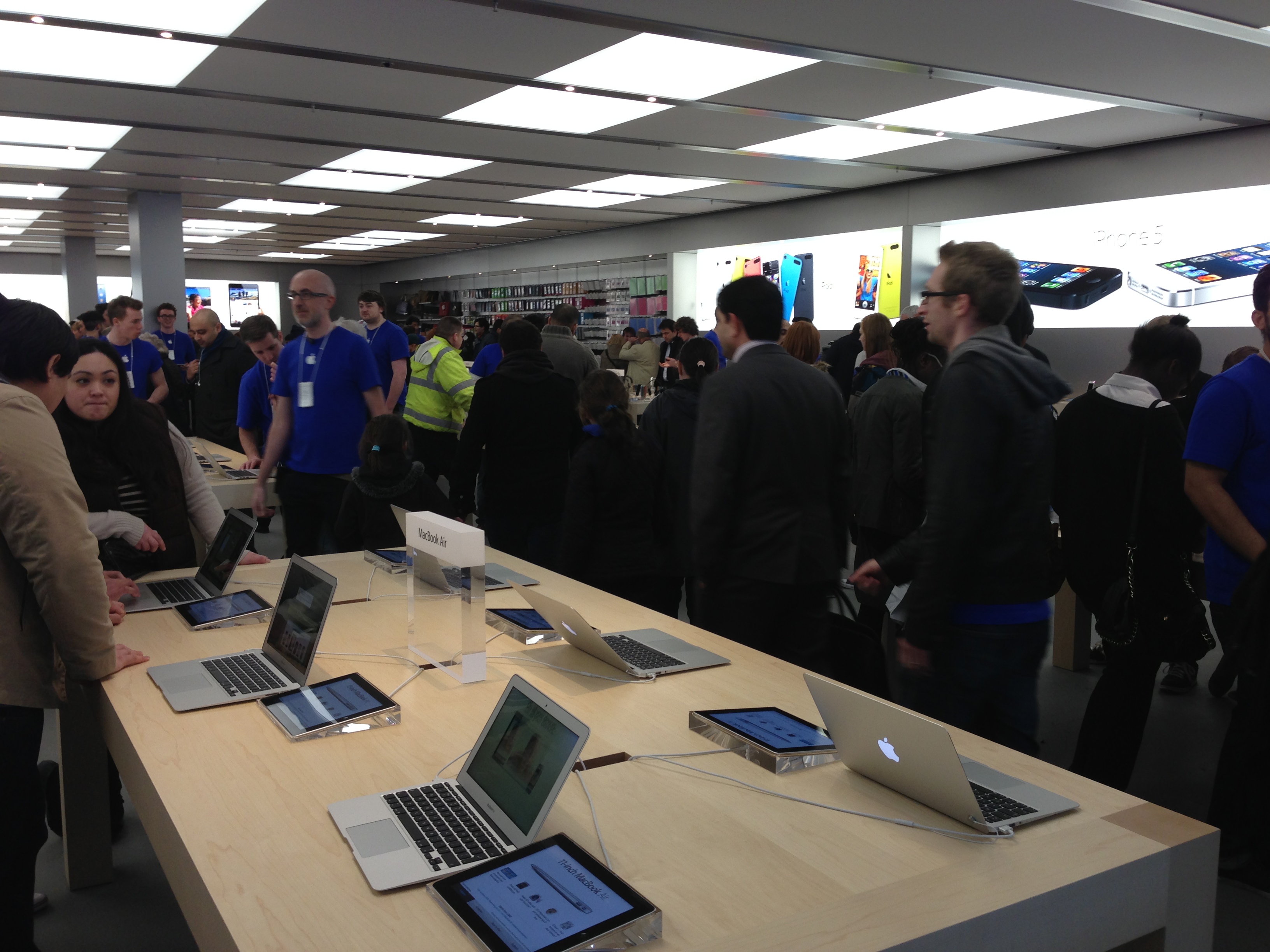 Apple Store Leeds Trinity Grand Opening DomainsFoundry